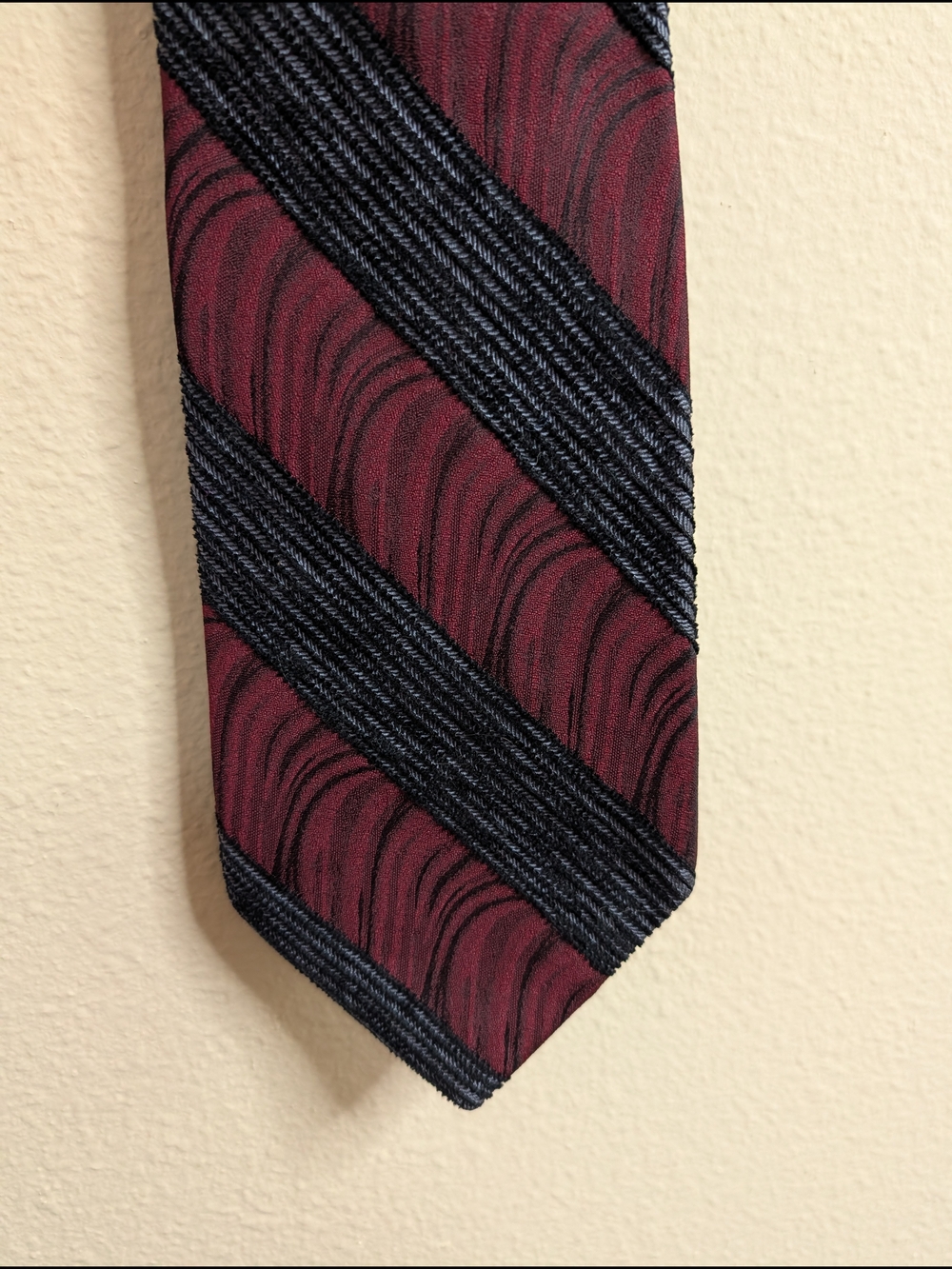 Jhane Barnes Signature 100% Silk Tie |‎ Burgundy Marbled Black Rope Stripe